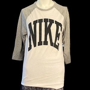 Nike women’s white & gray 3/4 sleeve jersey shirt